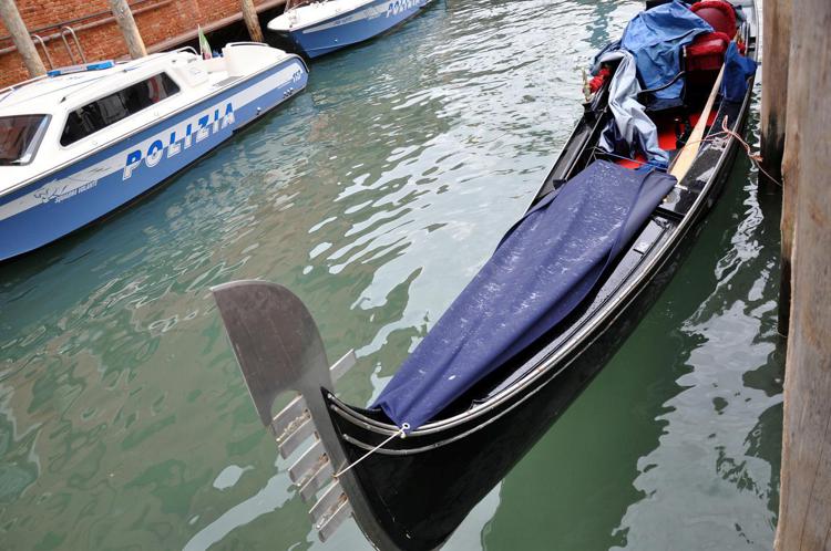 Venezia: d'ora in poi gondole in fila indiana,   nuove regole in Canal Grande