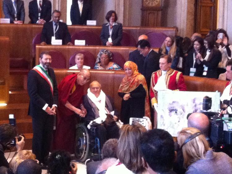 Il Dalai Lama con Bertolucci (Adnkronos) 