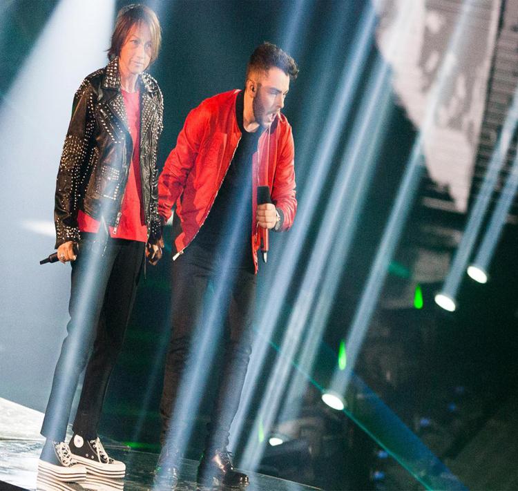 Il duetto con Gianna Nannini del vincitore di X Factor 2014, Lorenzo Fragola (foto Infophoto)  