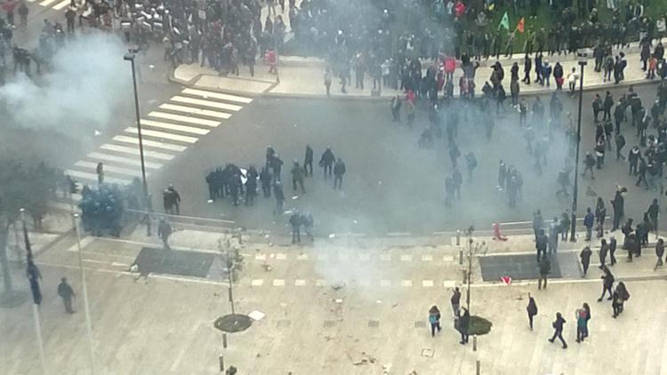 Sciopero: scontri a Milano tra studenti e polizia, 11 feriti