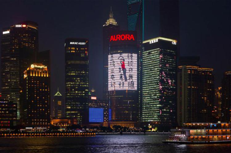 Arte: video-performance Vezzoli proiettata su facciata palazzo a Shanghai