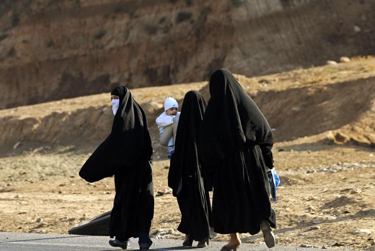 Iraq: l'inferno delle yazide rapite da Is, in molte scelgono suicidio