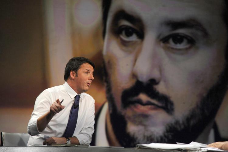 Lega: il massmediologo, Salvini a torso nudo come Bossi in canotta 20 anni dopo