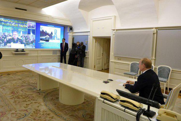 Vladimir Putin assiste in video collegamento al lancio del razzo Angara