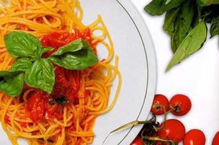 Alimenti: dieta mediterranea fa risparmiare 230 euro/anno/ Focus