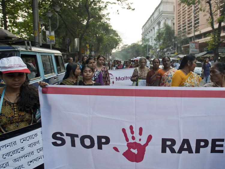 Corteo di donne contro gli stupri in India (Xinhua)
