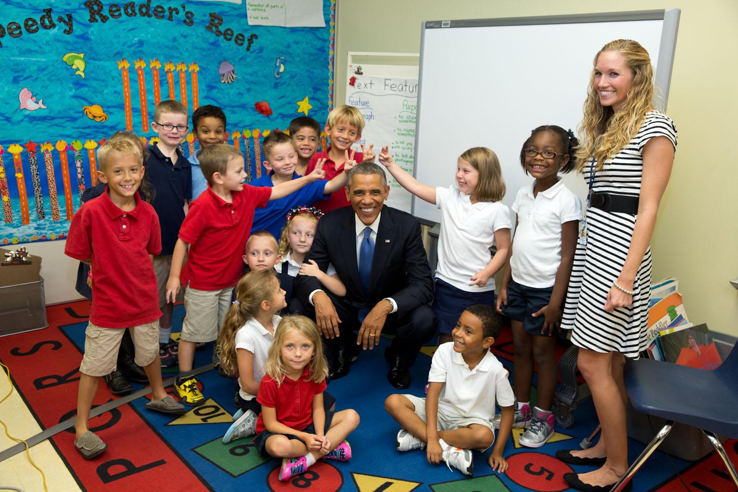 "Non fatemi le orecchie da coniglio", aveva detto Obama ai bambini di una scuola elementare della base militare di Tampa, in Florida, il 17 dicembre 2014. Ma molti di loro non hanno resistito. 