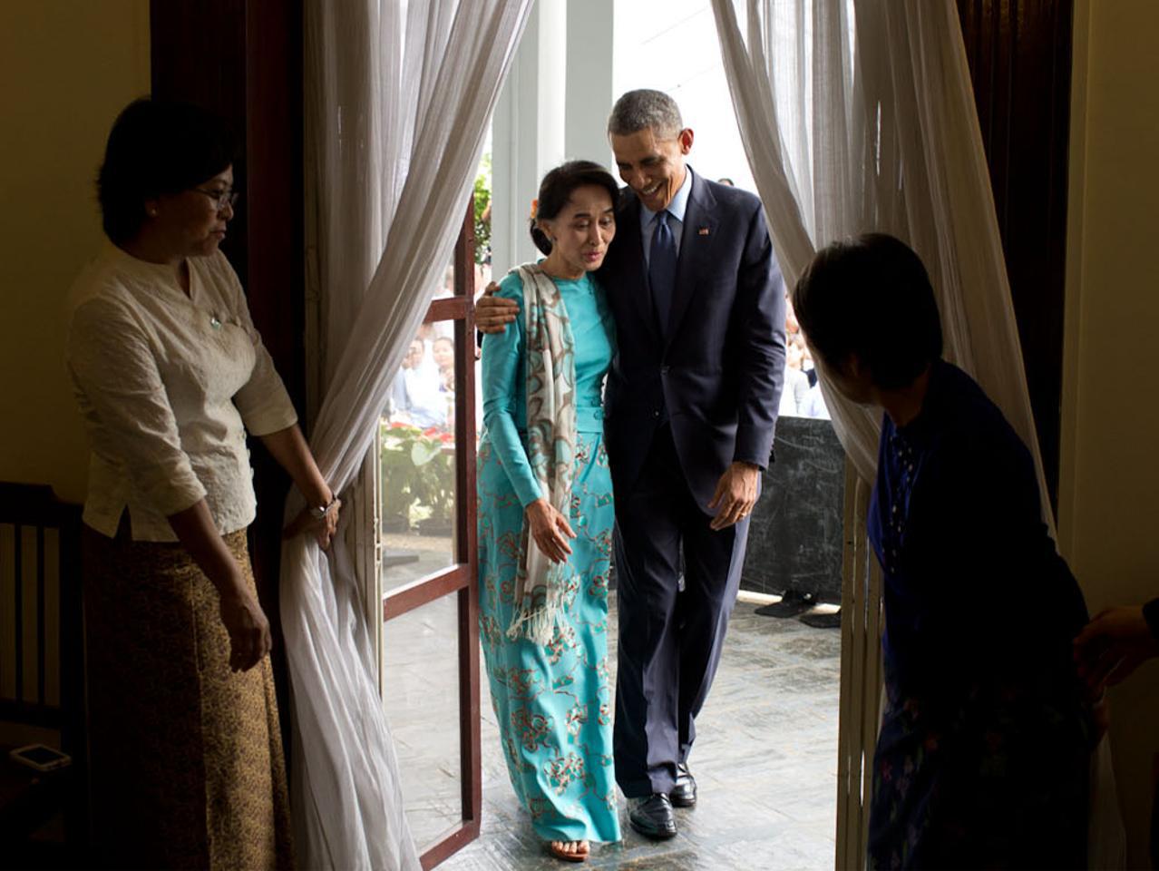 Obama assieme alla premio Nobel per la Pace Aung San Suu Kyi il 14 novembre 2014 a Yangon.