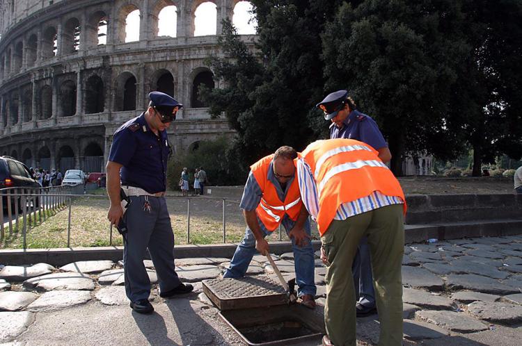 Controlli anti terrorismo a Roma (Infophoto)  - INFOPHOTO