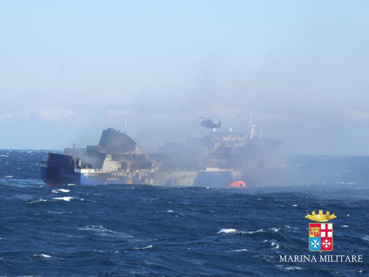 Incendio traghetto: pilota elicottero Marina, nave S.Giorgio chiave successo missione