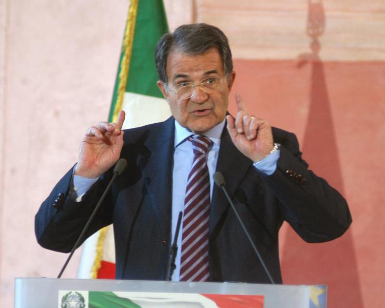 Nella foto, l'ex premier Romano Prodi
