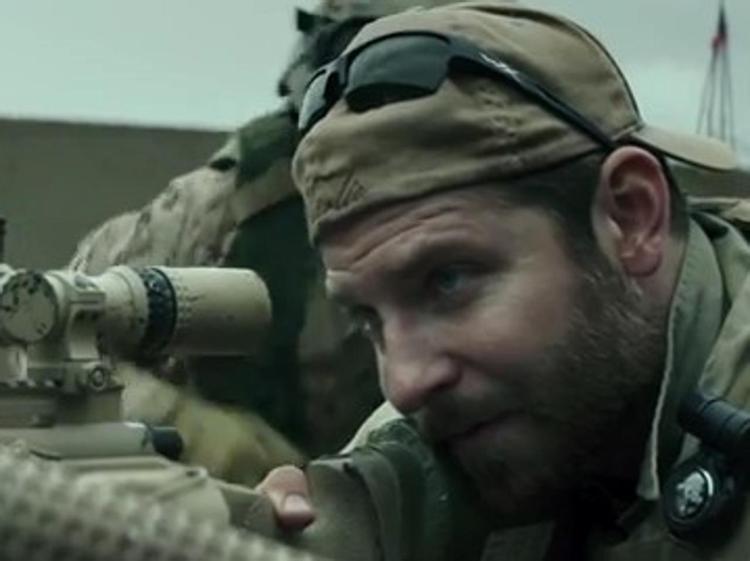 Bradely Cooper in 'American Sniper' (Fermo immagine dal film)