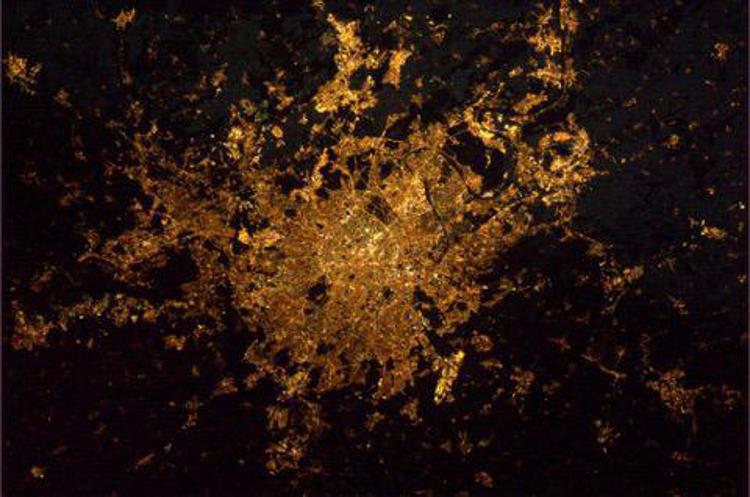 Parigi vista dallo spazio
