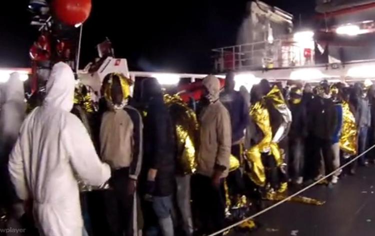 Immigrati: nave Gregoretti in porto Corigliano con 505 migranti