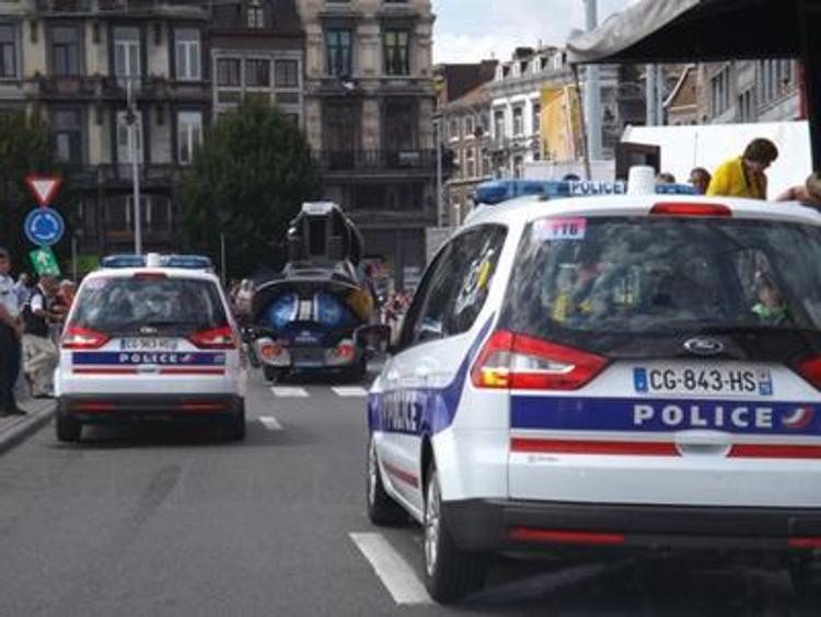 Alta tensione in Francia, esplosione vicino moschea a Rhone e spari contro auto a Vaucluse