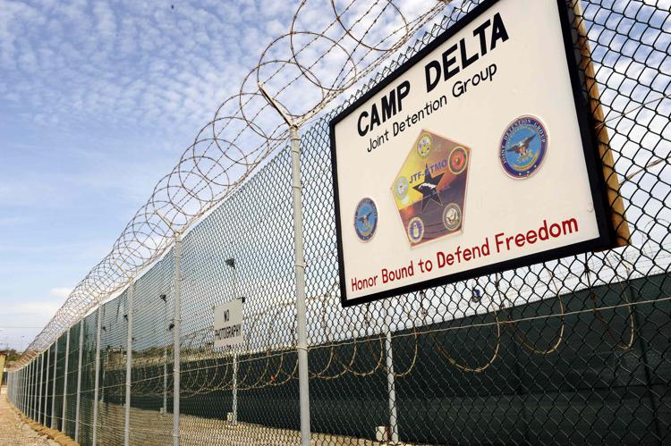 Filo spinato attorno a Camp Delta, il centro di detenzione della base di Guantanamo. - (INFOPHOTO)