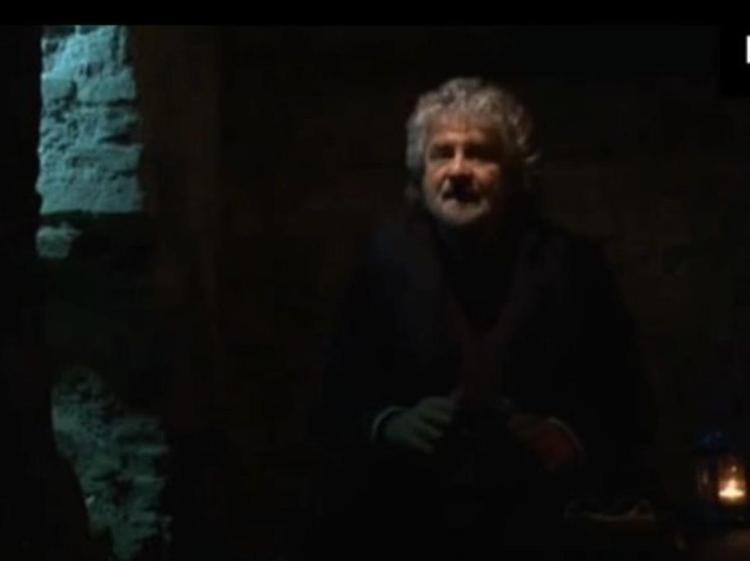 Beppe Grillo parla dalla catacomba