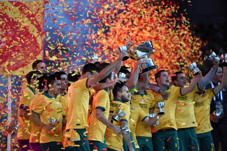 I giocatori australiani celebrano la vittoria della Coppa d'Asia (Foto Infophoto) - INFOPHOTO