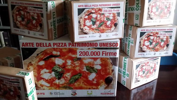Alimenti: ad Unesco 200mila firme per pizza patrimonio umanità