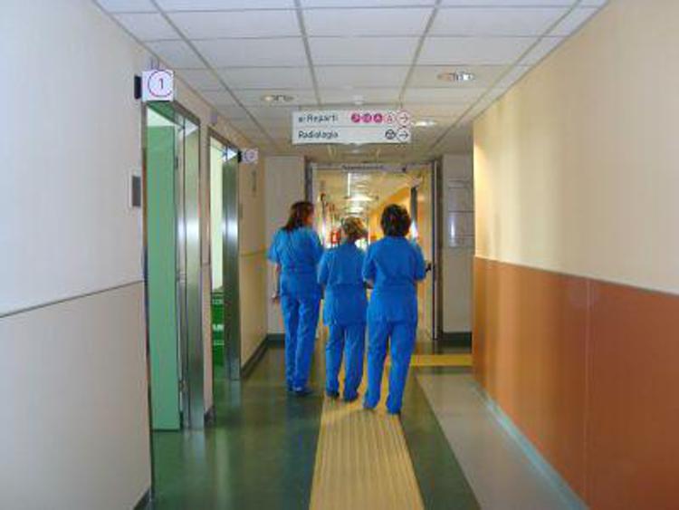 Sanità: dopo intervento muore su barella in corridoio al Cardarelli di Napoli