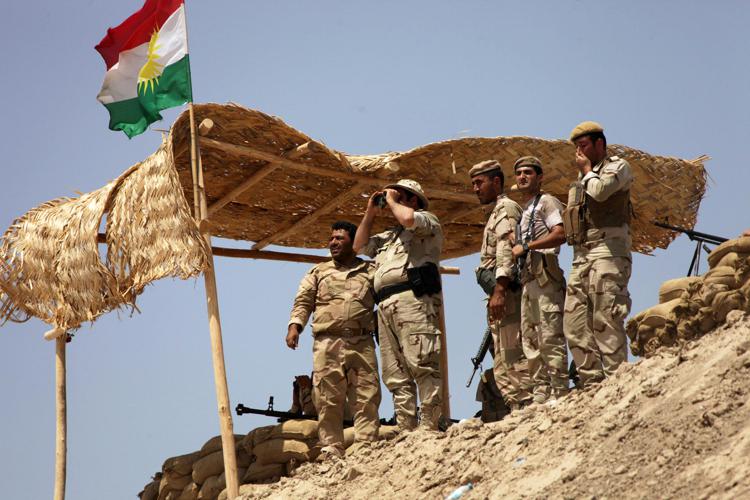 Combattenti curdi (Infophoto)