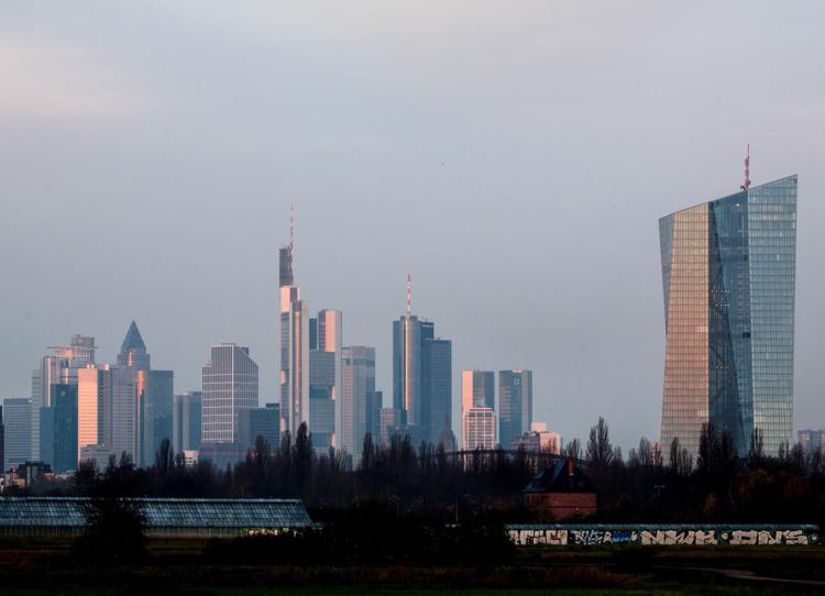 La nuova torre della Bce nel panorama di Francoforte