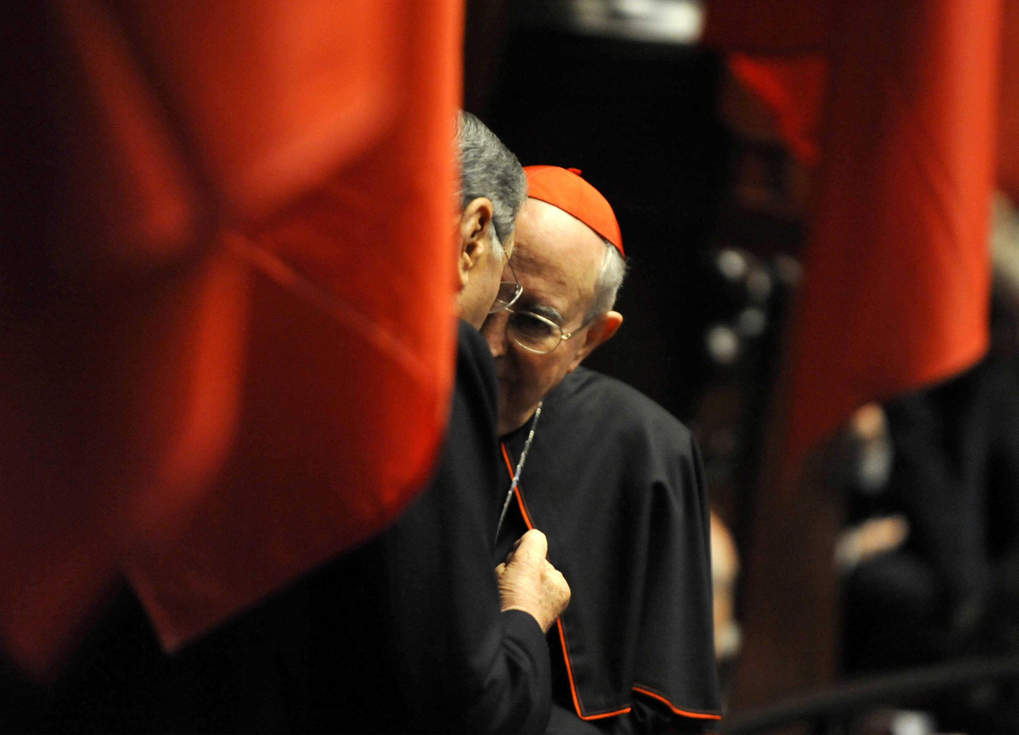 Il cardinal vicario di Roma Augusto Vallini con Nicola Mancino (foto Adnkronos/Cristiano Camera)