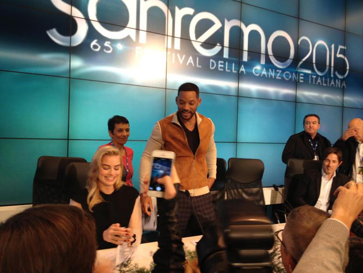 Will Smith all'arrivo in conferenza stampa a Sanremo