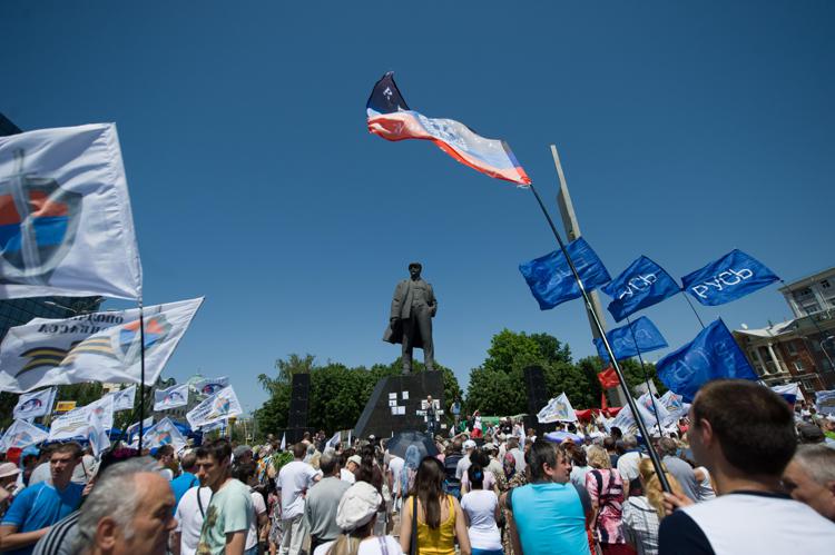 Statua di Lenin a Donetsk - (foto Xinhua)