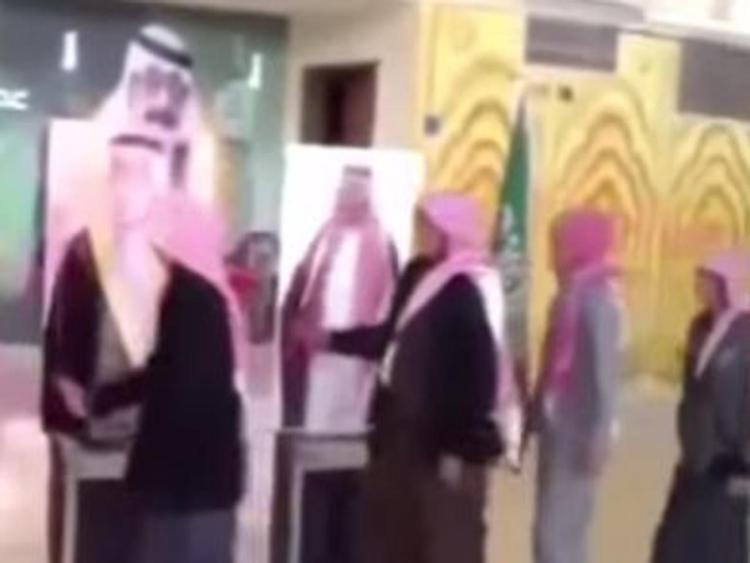 A. Saudita: giuramento a Salman è farsa, sudditi stringono mano re di cartone