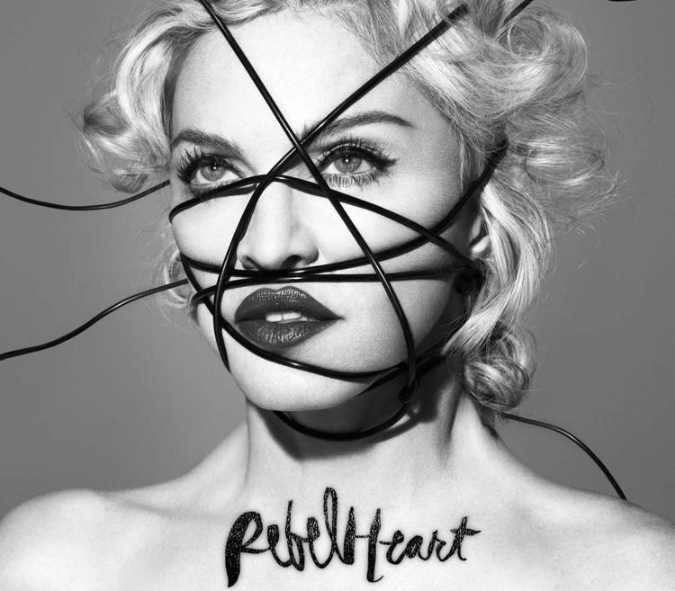 Musica: online  il video del nuovo singolo di Madonna 'Living for love'