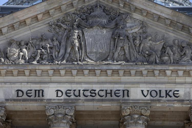 L'entrata del Bundestag (Foto Infophoto) - INFOPHOTO
