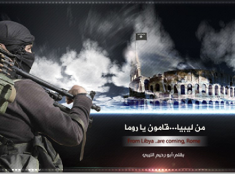 Spunta foto con la bandiera nera dell'Is sul Colosseo, la minaccia jihadista su Twitter