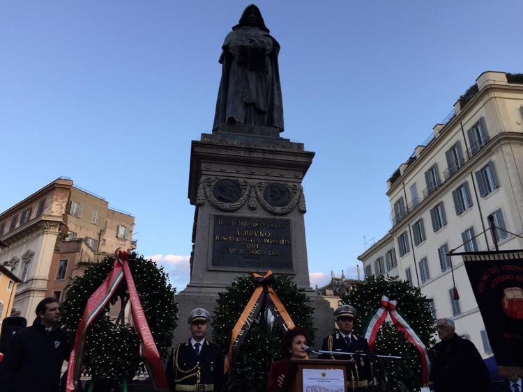 Giordano Bruno: ricordato a Campo de' Fiori a 415 anni dalla morte