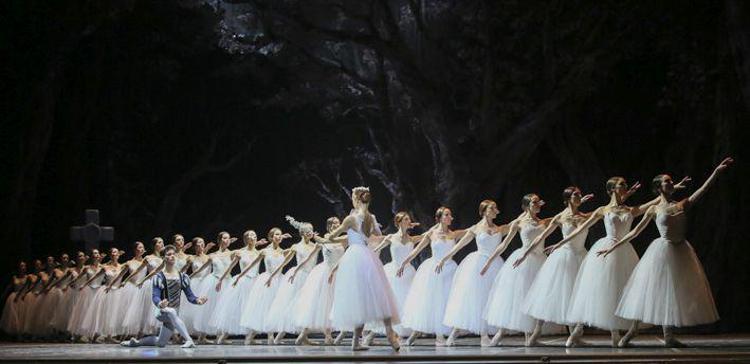 Danza: la Giselle del corpo di Ballo della Scala conquista Parigi