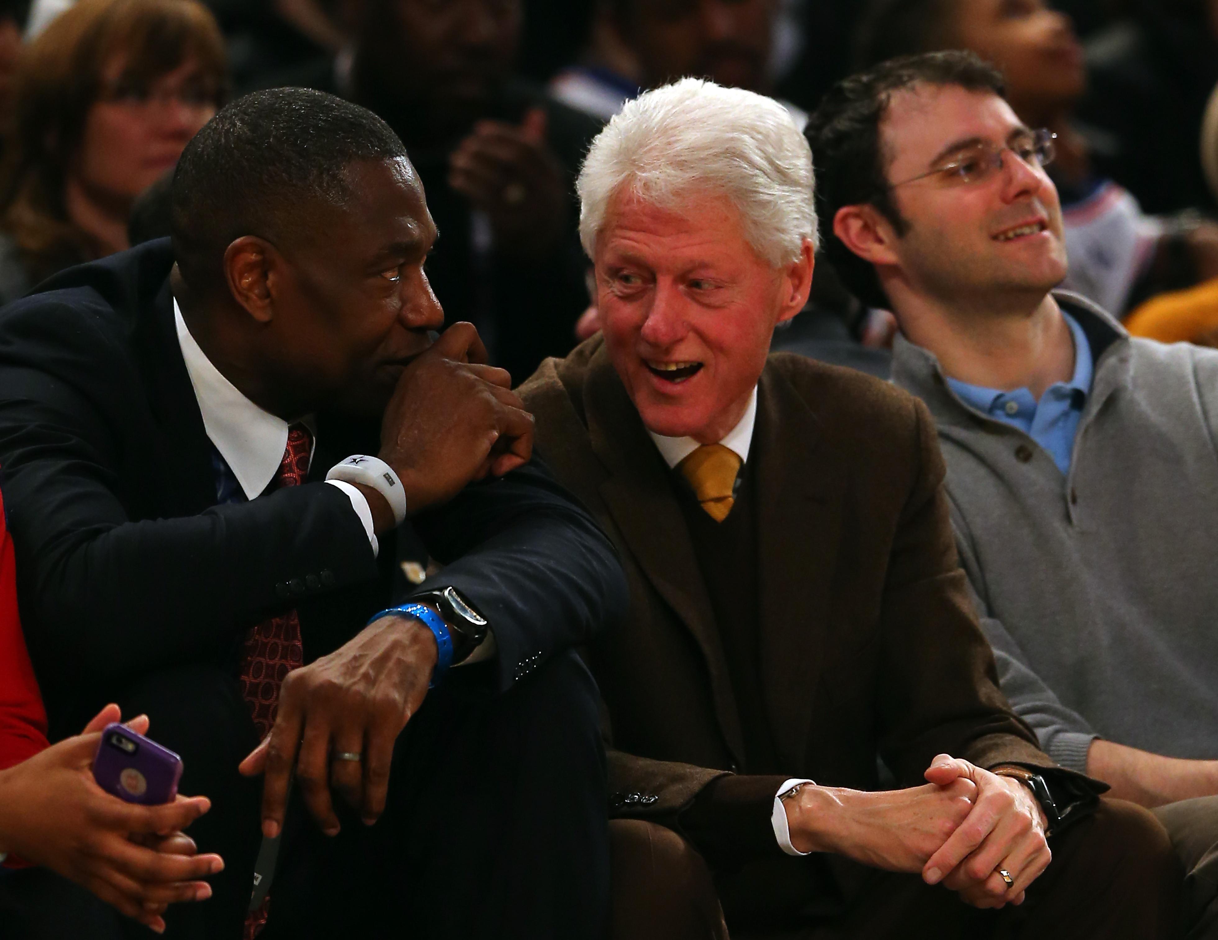 Dikembe Mutombo e Bill Clinton (NBAE via Getty Images)