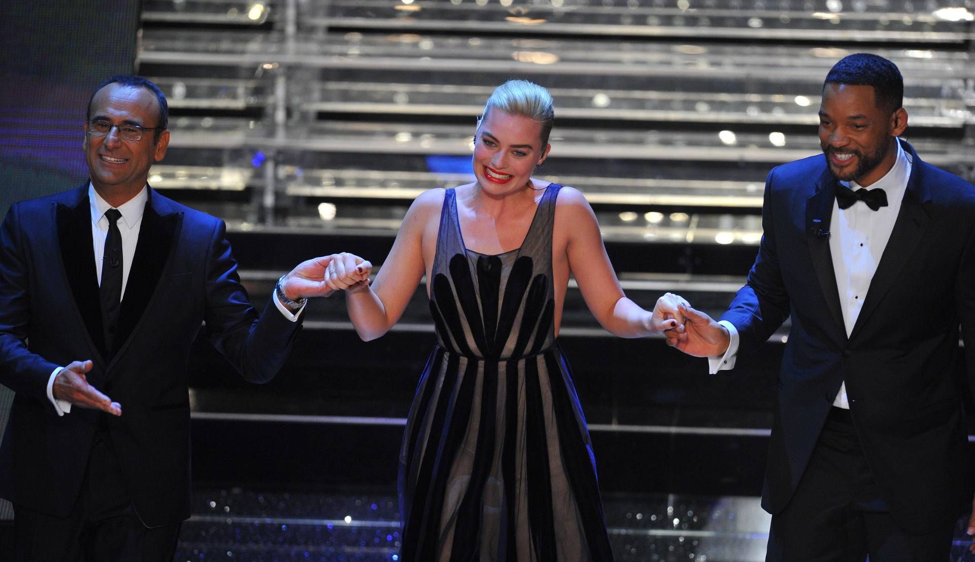 Sanremo 2015 Carlo Conti, Will Smith e Margot Robbie, foto Infophoto 