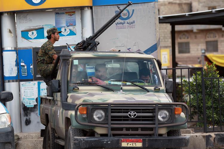 Milizie sciite houthi a Sana'a(foto Afp)