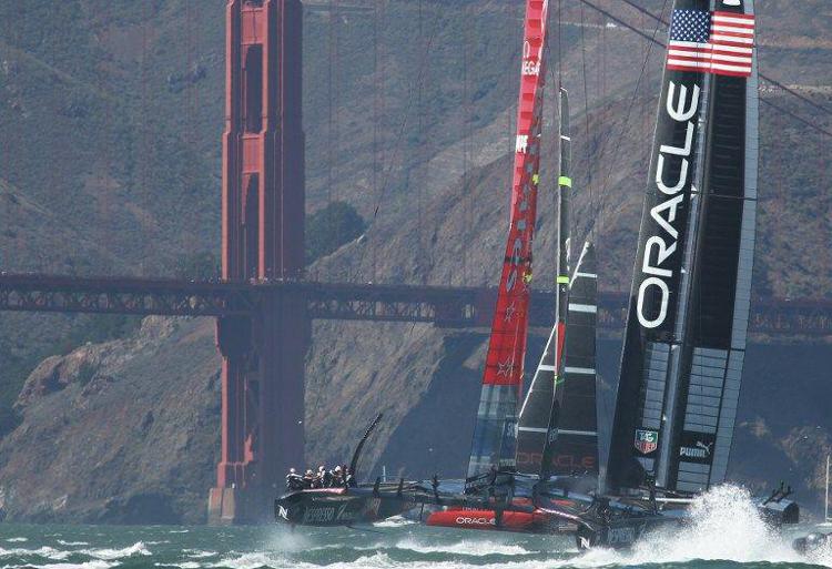 Oracle Team Usa e Emirates Team New Zealand a San Francisco (Foto Afp) - AFP