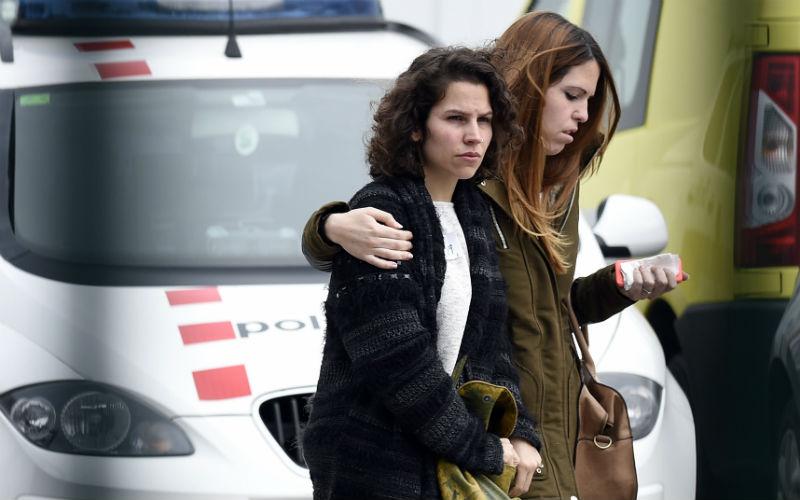 I familiari delle vittime all'aeroporto El Prat di Barcellona (Foto Afp)