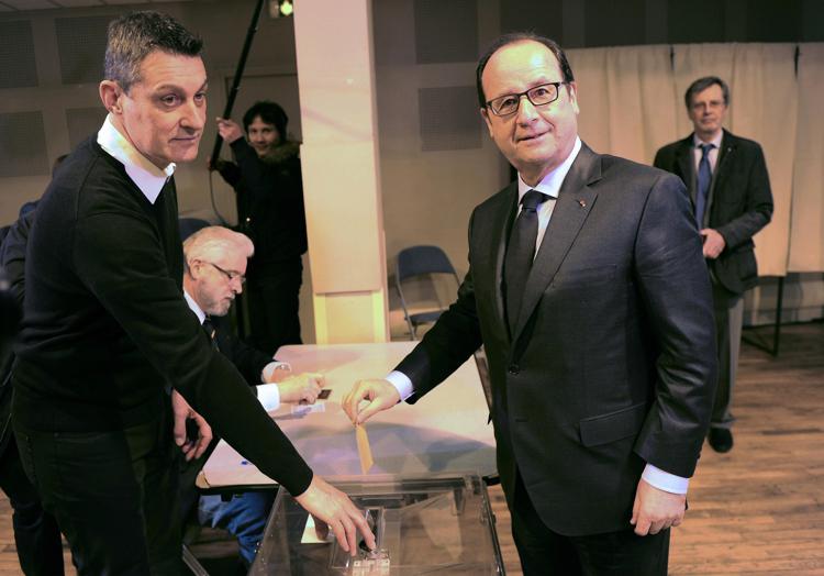 Francois Hollande al seggio (Afp) - AFP