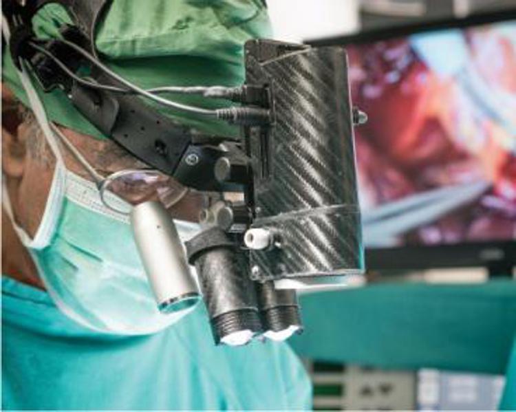 Chirurgia: 'scatola nera' in sala operatoria, videocamera su casco chirurgo