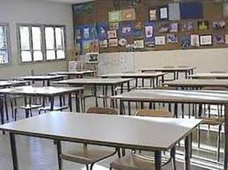 Mantova: atti sessuali con allieva minorenne, arrestato insegnante