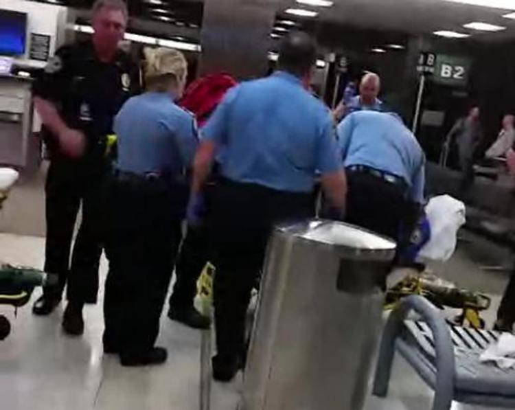 L'uomo fermato all'aeroporto di New Orleans  (Fermo immagine)