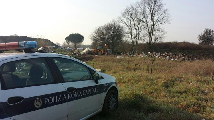 Roma: sgomberato insediamento abusivo al Laurentino