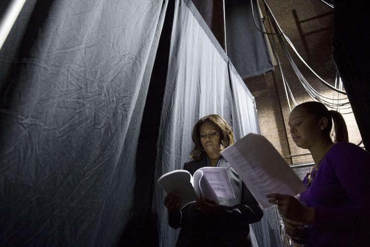Karen Jarvis aiuta  Michelle Obama a ripassare un discorso (Foto Washington Post) 