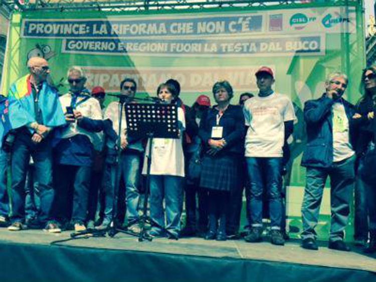 Province: sindacati, tagli levano fondi a cittadini, iniziata manifestazione a Roma