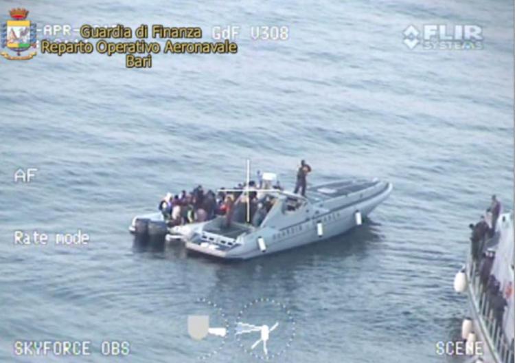 Immigrati, in 75 sbarcati sulle coste leccesi. Arrestati due scafisti