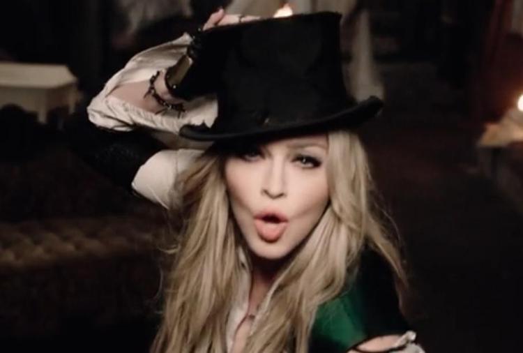 Madonna in una scena del videoclip