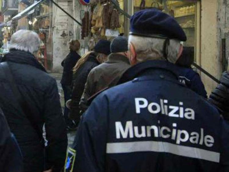 Bari: disoccupata sfonda ingresso uffici Comune, voleva incontrare sindaco